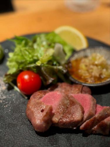 .
鉄板 地鶏 鐵~TETSU~
,
▷▶ 特製タン・ねぎソース
特上タンのみ使用𓌉𓇋 ‎🥩
オリジナルネギソースが絶品です🤤

毎日18時からOPENしてます。
御来店お待ちしております☺️🙏

 #鉄板地鶏  #焼き鳥屋  #居酒屋
 #鐵 #愛媛県  #松山市  #二番町
 #焼き鳥  #鉄板料理  #一品料理
#愛媛グルメ  #愛媛居酒屋
#松山グルメ  #松山居酒屋
 #宮崎風炭火焼鶏  #今治風鶏皮焼き 
 #完全個室の居酒屋  #全席喫煙可 
 #牛タン好きな人と繋がりたい