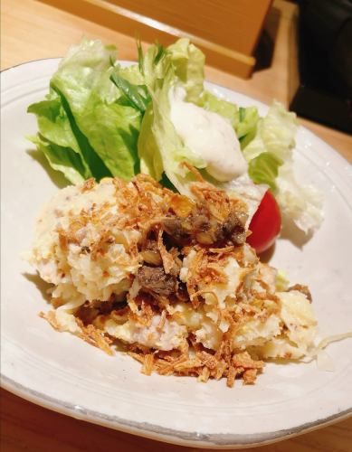 .
鉄板 地鶏 鐵~TETSU~
.
▷▶︎ポテサラアンチョビソース🥗

アンチョビのアクセントが癖になる！！
オープンからずっと好評の一品😊💯

毎日18時からOPENしてます。
御来店お待ちしております☺️🙏

 #鉄板地鶏  #居酒屋  #鐵
 #愛媛県  #松山市  #二番町
 #焼き鳥  #鉄板料理  #一品料理
 #愛媛グルメ  #愛媛居酒屋
 #松山グルメ  #松山居酒屋 
 #個室完備居酒屋  #全席喫煙可
 #ポテサラ #ポテサラアンチョビソース