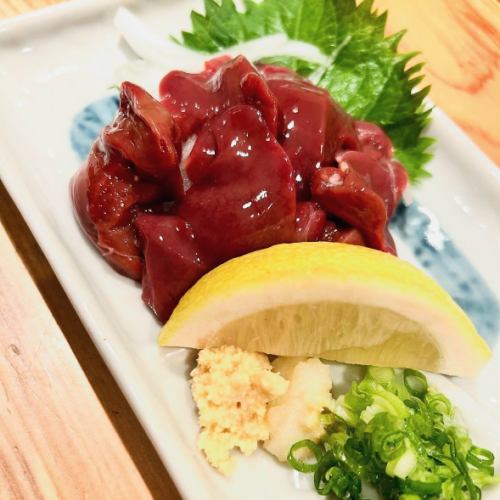 .
鉄板 地鶏 鐵~TETSU~
.
▷▶朝引きレバ刺し

鮮度に拘ってます🫡‼️
鶏刺しメニューも充実してますので
お好きな部位でお楽しみ下さい！😊

⚠️ 鶏刺しメニューについて⚠️
木曜日は市場が休みの為ため
鶏刺しの提供が難しいです🙇‍♀️
詳しくは従業員までお尋ね下さい。

毎日18時からOPENしてます。
御来店お待ちしております☺️🙏

 #鉄板地鶏  #居酒屋  #鐵
 #愛媛県  #松山市  #二番町
 #焼き鳥  #鉄板料理  #一品料理
 #愛媛グルメ  #愛媛居酒屋
 #松山グルメ  #松山居酒屋 
 #個室完備居酒屋  #全席喫煙可
 #年末 #忘年会 #新年会 #飲み会
 #鶏刺し #鶏刺し盛り合わせ 
 #鶏刺し好きな人と繋がりたい