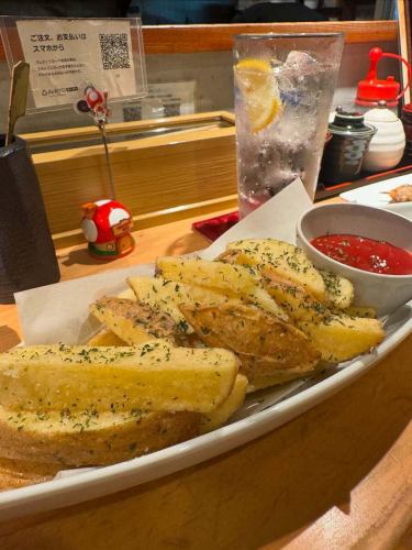 .
Teppan Local Chicken Tetsu~TETSU~
.
▷▶Homemade French fries

The chef's carefully hand-prepared dishes are hearty and delicious.
It's popular for its irresistible texture!

We are open every day from 6pm.
We look forward to your visit ☺️🙏

#Teppan Chicken #Izakaya #Tetsu
#Ehime Prefecture #Matsuyama City #Nibancho
#Yakitori #Teppan cuisine #A la carte dishes
#Ehime Gourmet #Ehime Izakaya
#Matsuyama Gourmet #Matsuyama Izakaya
#Izakaya with private rooms #Smoking allowed at all seats
#frenchfries #homemade
#handmadefrenchfries