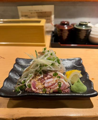 .
Teppan Local Chicken Tetsu~TETSU~
.
▷▶Boiled chicken thigh

The delicious flavor of sesame and other condiments stands out ❤️
Enjoy it with our homemade soy sauce!

⚠️About the Chicken Sashimi Menu⚠️
Because the market is closed on Thursdays
It's difficult to serve chicken sashimi🙇‍♀️
Please ask a member of staff for details.

We are open every day from 6pm.
We look forward to your visit ☺️🙏

#Teppan Chicken #Izakaya #Tetsu
#Ehime Prefecture #Matsuyama City #Nibancho
#Yakitori #Teppan cuisine #A la carte dishes
#Ehime Gourmet #Ehime Izakaya
#Matsuyama Gourmet #Matsuyama Izakaya
#Izakaya with private rooms #Smoking allowed at all seats
#Year-end #Year-end party #New Year's party #Drinking party
#Chicken sashimi #Assorted chicken sashimi
#I want to connect with people who like chicken sashimi