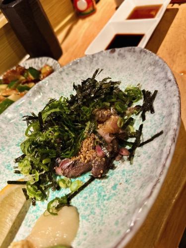 .
Teppan Chicken Tetsu
.
🌟Signature Menu🌟
▷▶Miyazaki-style charcoal grilled chicken thigh

Half sizes are also available 💮💯
The rich seasonings and crunchy texture of the chicken are irresistible🩷
Enjoy changing the flavor with our homemade ponzu and soy sauce 😆

We are open every day from 6pm.
We look forward to your visit ☺️🙏

#Teppan Chicken #Izakaya #Tetsu
#Ehime Prefecture #Matsuyama City #Nibancho
#Yakitori #Teppan cuisine #A la carte dishes
#Ehime Gourmet #Ehime Izakaya
#Matsuyama Gourmet #Matsuyama Izakaya
#Izakaya with private rooms #Smoking allowed at all seats
#Miyazaki-style charcoal grilled #Miyazaki-style charcoal grilled chicken
#Seared parent thigh #Grilled parent thigh