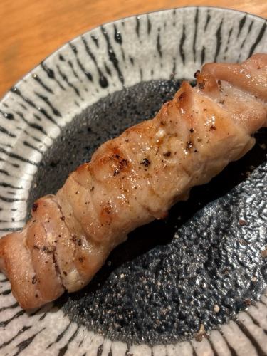 .
Teppan Chicken Tetsu
.
⭐️New Menu⭐️
▷▶Chicken thigh skewers (Achilles)

The popular chicken thigh skewers now come with rare Achilles tendon skewers🩷
Juicy and satisfying ε= o(´〜`;)o Manpuku-
Please come and try our new menu 💁‍♂️💁‍♀️

We are open every day from 6pm.
We look forward to your visit ☺️🙏

#Teppan Chicken #Izakaya #Tetsu
#Ehime Prefecture #Matsuyama City #Nibancho
#Yakitori #Teppan cuisine #A la carte dishes
#Ehime Gourmet #Ehime Izakaya
#Matsuyama Gourmet #Matsuyama Izakaya
#Izakaya with private rooms #Smoking allowed at all seats
#Chicken thigh skewers #Thigh skewers #Rare cuts