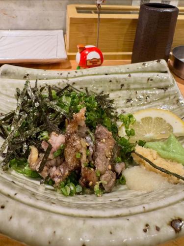 .
Teppan Chicken Tetsu
.
🌟Signature Menu🌟
▷▶Miyazaki-style charcoal grilled chicken thigh

Half sizes are also available 💮💯
The rich seasonings and crunchy texture of the chicken are irresistible🩷
Enjoy changing the flavor with our homemade ponzu and soy sauce 😆

We are open every day from 6pm.
We look forward to your visit ☺️🙏

#Teppan Chicken #Izakaya #Tetsu
#Ehime Prefecture #Matsuyama City #Nibancho
#Yakitori #Teppan cuisine #A la carte dishes
#Ehime Gourmet #Ehime Izakaya
#Matsuyama Gourmet #Matsuyama Izakaya
#Izakaya with private rooms #Smoking allowed at all seats
#Miyazaki-style charcoal grilled #Miyazaki-style charcoal grilled chicken
#Seared parent thigh #Grilled parent thigh