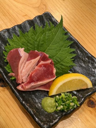 .
鉄板 地鶏 鐵~TETSU~
.
▷▶ズリ刺し

鮮度に拘ってます🫡‼️
鶏刺しメニューも充実してますので
お好きな部位でお楽しみ下さい！😊

⚠️ 鶏刺しメニューについて⚠️
木曜日は市場が休みの為ため
鶏刺しの提供が難しいです🙇‍♀️
詳しくは従業員までお尋ね下さい。

毎日18時からOPENしてます。
御来店お待ちしております☺️🙏

 #鉄板地鶏  #居酒屋  #鐵
 #愛媛県  #松山市  二番町
 焼き鳥  鉄板料理  一品料理
 愛媛グルメ  愛媛居酒屋
 松山グルメ  松山居酒屋 
 個室完備居酒屋  全席喫煙可
 年末 忘年会 新年会 飲み会
 鶏刺し 鶏刺し盛り合わせ 
 鶏刺し好きな人と繋がりたい