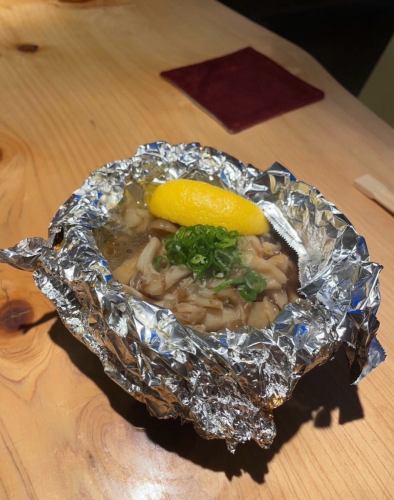 .
Teppan Chicken Tetsu
.
▷▶Mushroom foil-baked
Perfect for a quick and easy dish! 🥰💗
Butter and soy sauce make it a perfect snack!
We are open every day from 6pm.
We look forward to your visit ☺️🙏
#Teppan Chicken #Izakaya #Tetsu
#Ehime Prefecture #Matsuyama City Nibancho
Yakitori, Teppanyaki dishes, A la carte dishes
Matsuyama Gourmet Matsuyama Izakaya
Ehime Gourmet Ehime Izakaya
Soft-boiled quail eggs, soft-boiled quail skewers