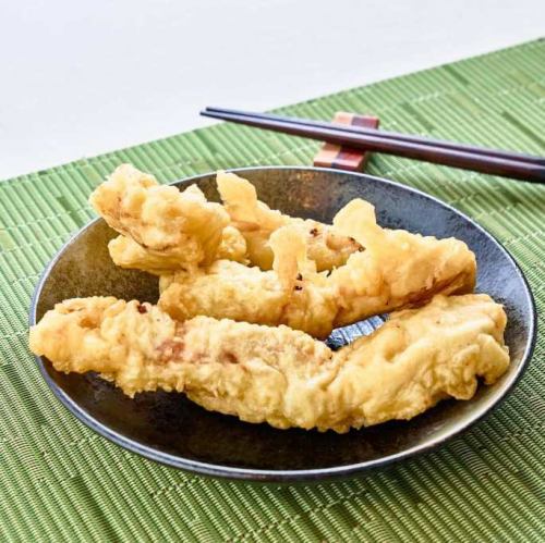 酥脆蓬鬆的雞肉天婦羅和用超音波設備製作的炸雞絕對值得一試。