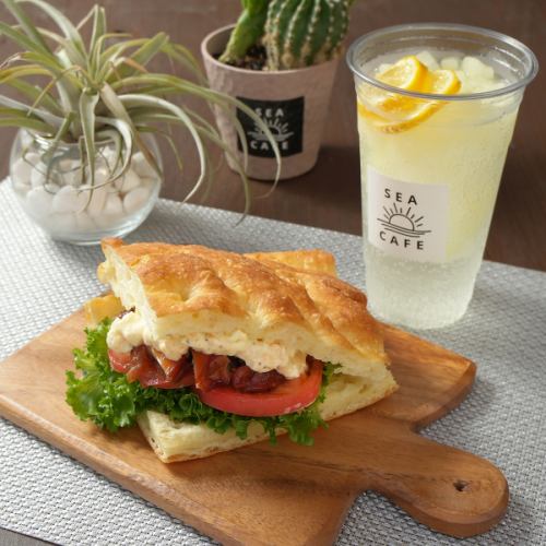 大人気！海カフェランチ