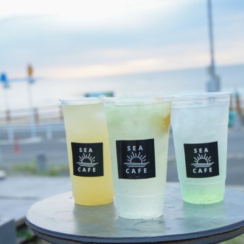 【カフェ利用にもぴったりです☆】爽やかな海との相性抜群なスイーツやドリンクが充実♪500円(税込)