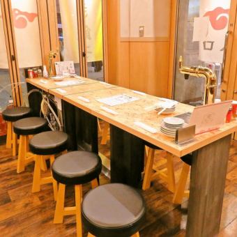 It is a table seat that can be accommodated according to the number of people.We will guide you according to the scene!