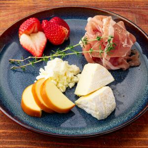 苺とチーズと生ハム