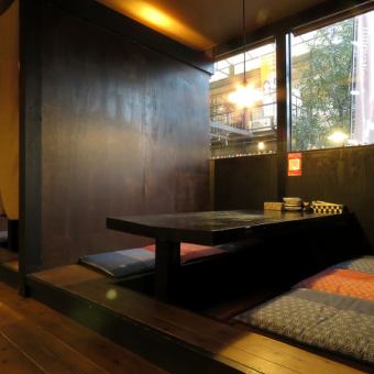 The sunken kotatsu seats with plenty of leg room can be made into a semi-private room by lowering the partition ◎You can relax comfortably in your own space without worrying about other people around you! Please feel free to contact us.