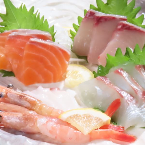 【刺身拼盘】每天采购的新鲜鱼，直接吃也很好吃！