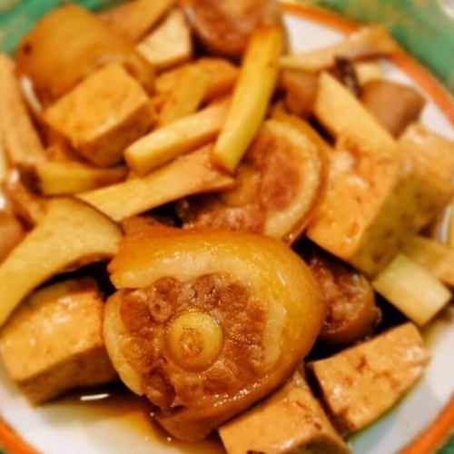 豚のしっぽ煮込み