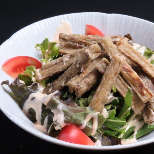シャキシャキ水菜と揚げたゴボウのサラダ