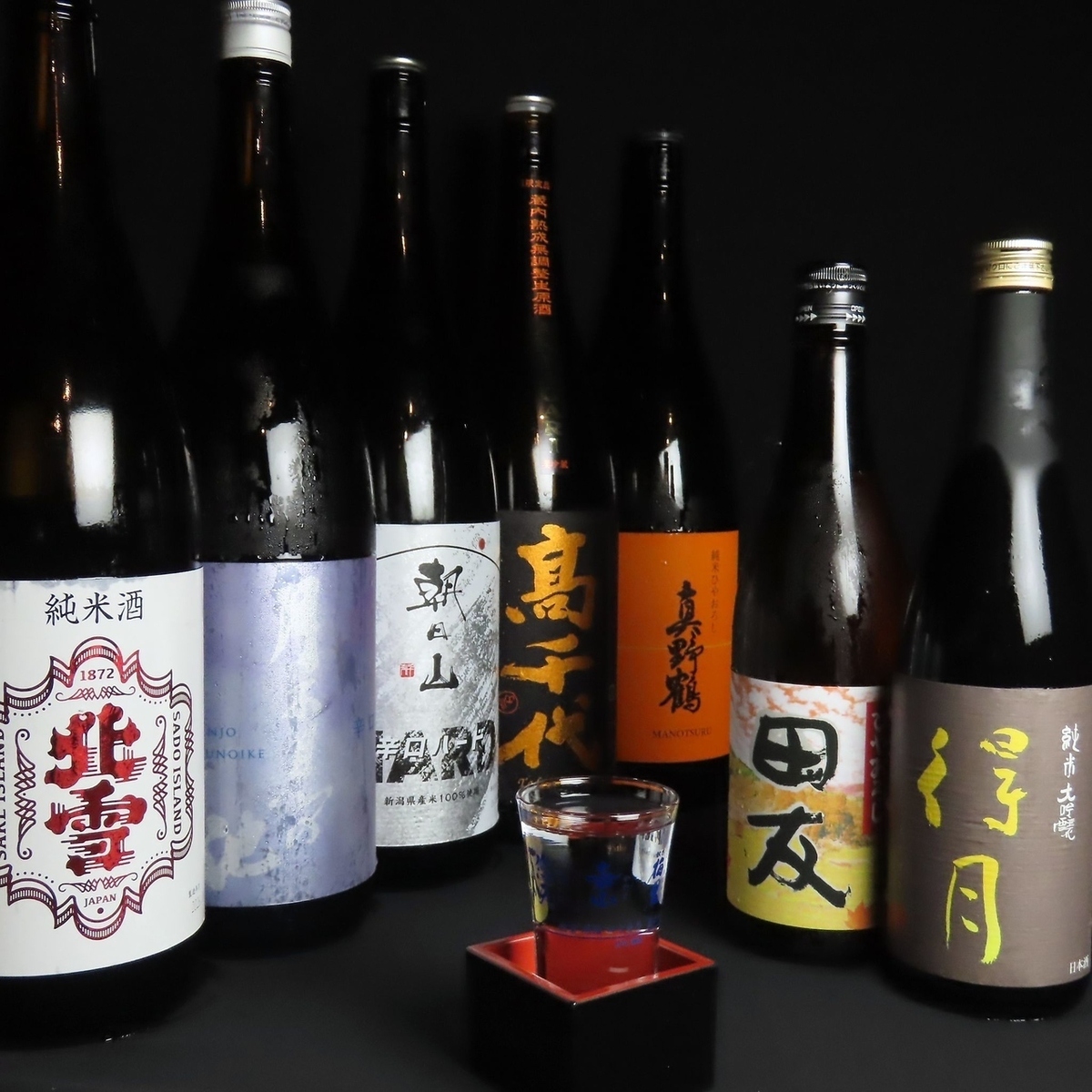 新潟の地酒を中心に季節限定酒も豊富に取り揃えております!