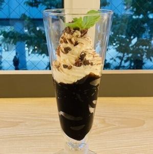 Coffee jelly and whipped amazake