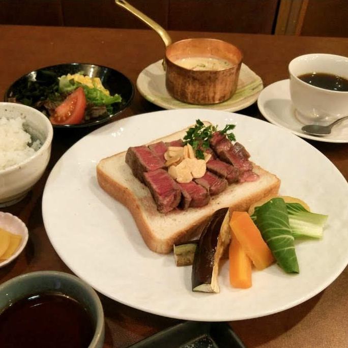 The special steak course creates a memorable time ♪