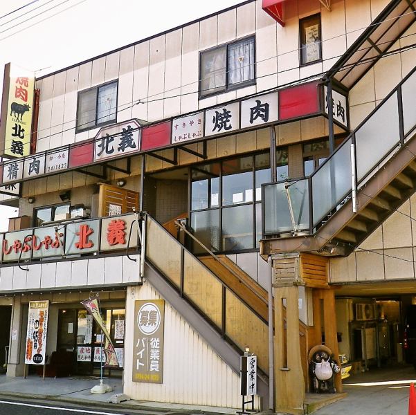It will be a three-story store along Prefectural Road 718.The 1st floor is a butcher shop, and the 2nd and 3rd floors are marked by grilled meat and hot pots, which are very eye-catching buildings.