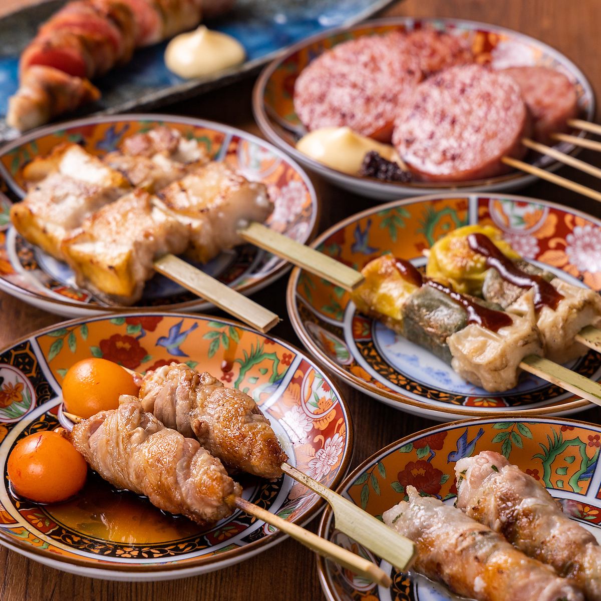 [Robatayaki rolls] A wide variety of rolls, including skewers, dried fish, Japanese beef, and Yamato chicken.