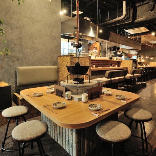 <p>The chic atmosphere of the restaurant, combined with the energetic staff, creates a cozy space.This is a casual, adult-style robatayaki restaurant that can be enjoyed for a wide range of occasions, such as after work, with friends, on a date, or a girls&#39; night out.</p>