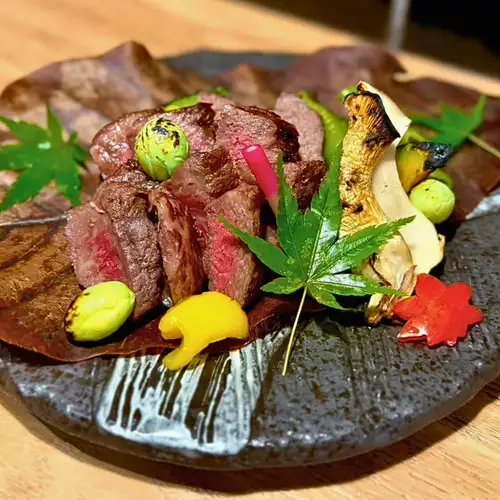 なにわ黒牛サーロイン　朴葉ごぼう味噌焼き