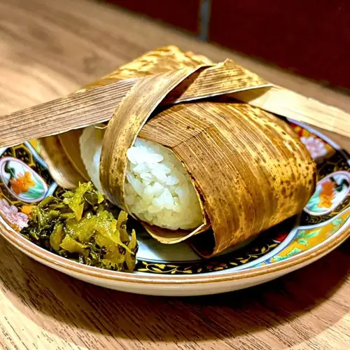 栗おにぎり　～竹皮包み