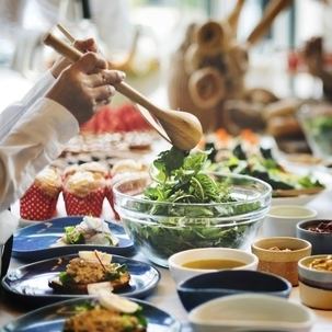 【5月以降ランチ/11時半～14時半】★10名～★ビュッフェ料理&ドリンクバー★大人3000円