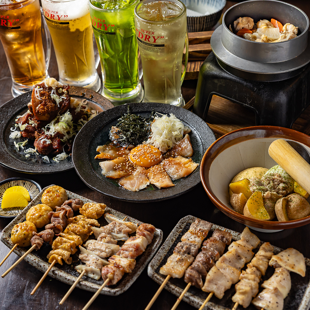 新鮮な朝びき鶏や石川県産の豚を種類豊富なドリンクと楽しめるアットホームな居酒屋♪
