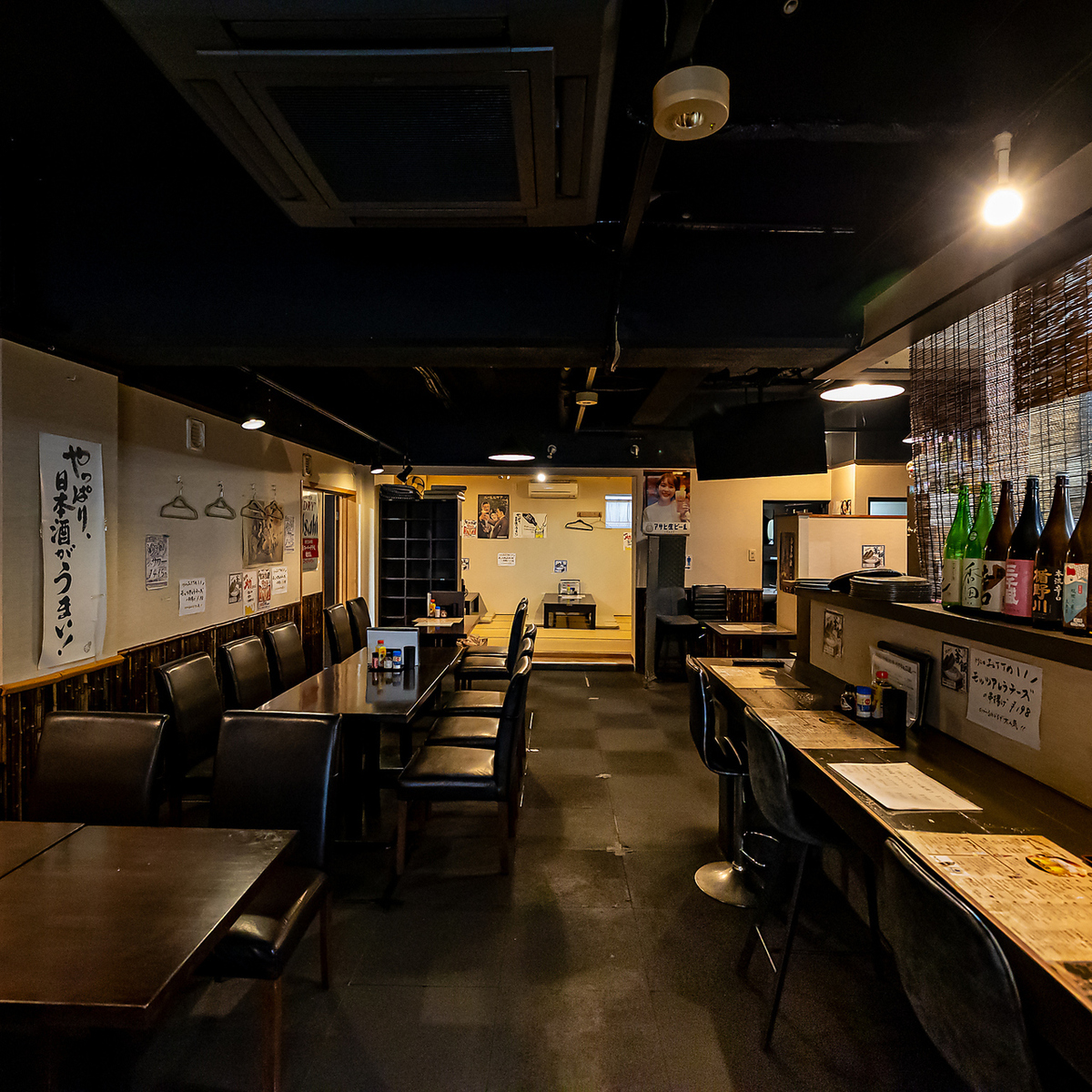 和風の店内で、落ち着いてお食事が可能です。