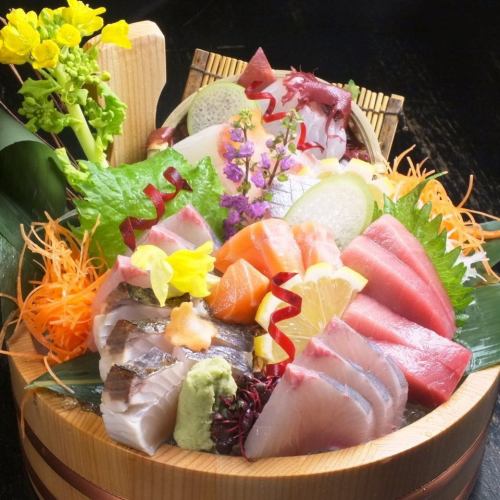 We offer our proud live fish! For rice companions and alcohol drinks ★