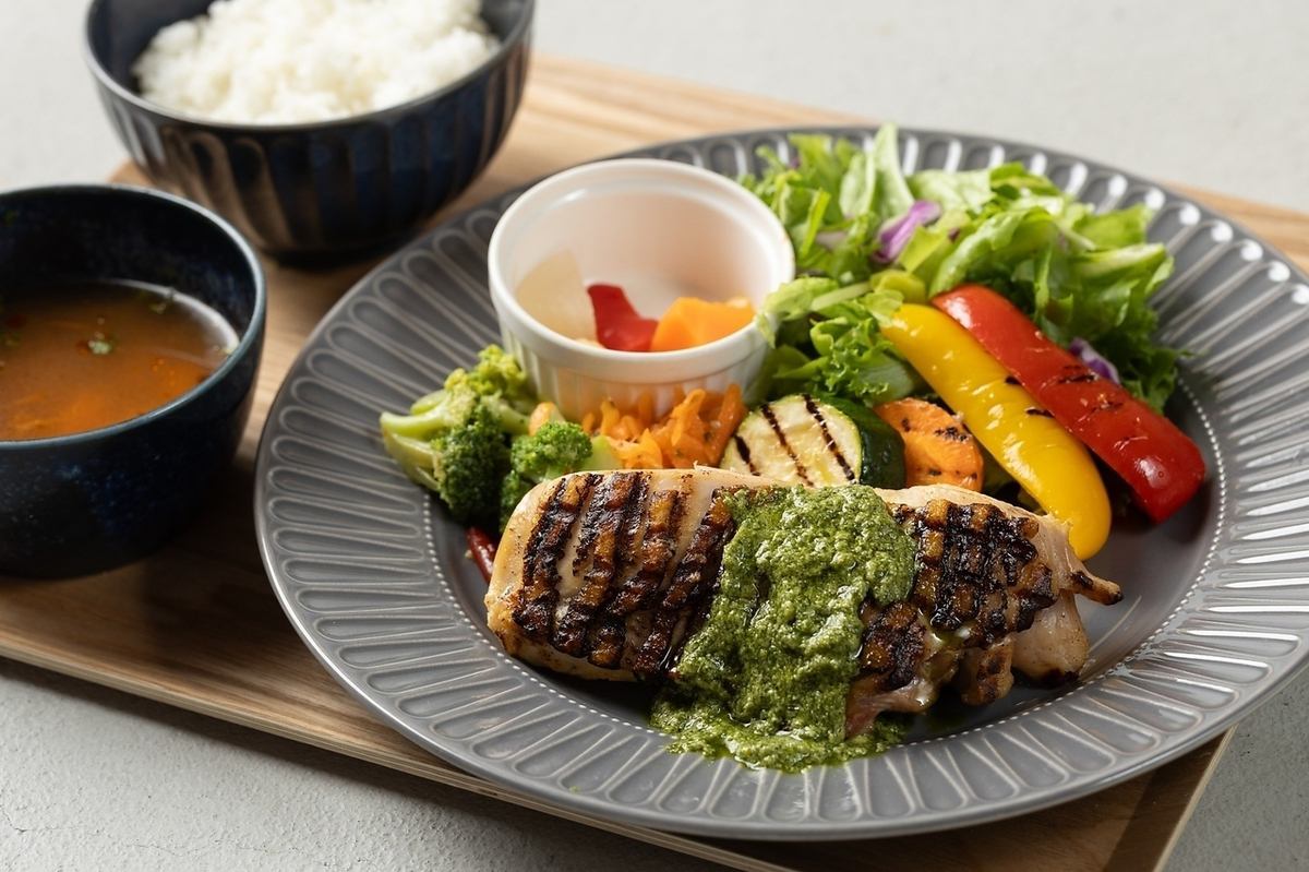 ランチメニューも充実♪お料理にピッタリなお酒も是非ご一緒に◎