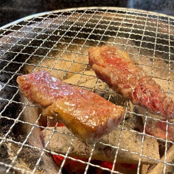 【国産黒牛和上カルビ】厳選された上質な肉質！贅沢な味わいをご堪能ください。