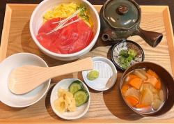 もちもち生まぐろ丼(生キハダまぐろ)