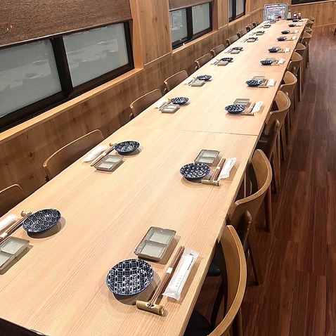 団体様のご宴会に最適な空間としてご利用も可能です◎ 忘年会・新年会などの各種ご宴席にぜひご利用ください!貸切も可能ですので、人数のご相談はお気軽に店舗までご連絡ください!