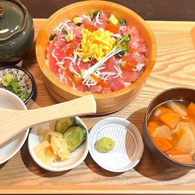 Enjoy a delicious seafood set meal.