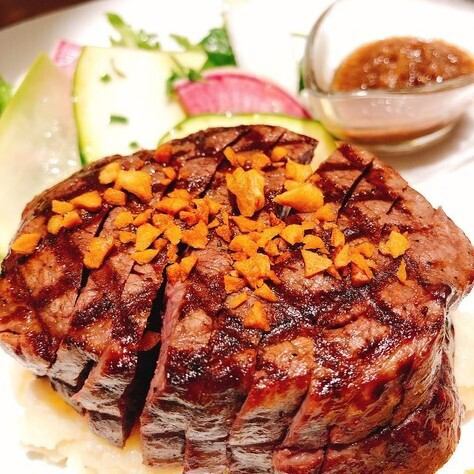 青森県田子産にんにくのみを贅沢に使用したお料理の数々をご提供いたします。