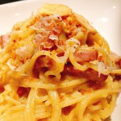 마늘 달걀 노른자 소스의 카보나라