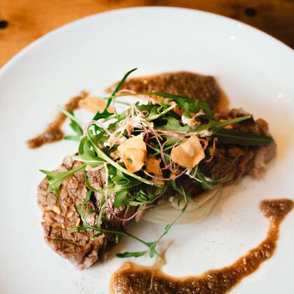 ぶどう牛のガーリックステーキ(サーロイン200g)