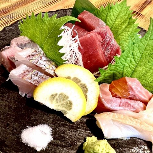 Assortment of 5 carefully selected sashimi