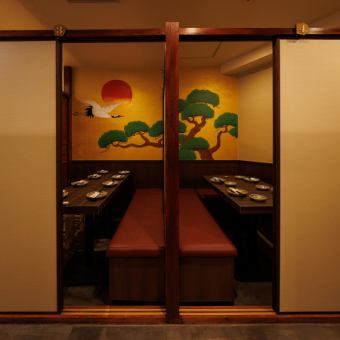 団体様でご利用いただける個室はご予約必須！宴会に最適な広々個室は人気のお席です★リピーターのお客様も多数♪喧騒を忘れられるくらいに上品で優雅な個室を完備しておりますのでぜひご利用ください！