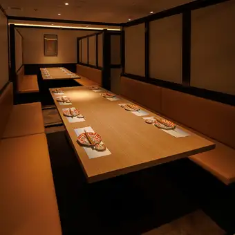 団体様でご利用いただける個室はご予約必須！宴会に最適な広々個室は人気のお席です★リピーターのお客様も多数♪喧騒を忘れられるくらいに上品で優雅な個室を完備しておりますのでぜひご利用ください！