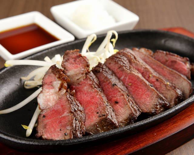 가장 인기있는 국산 소의 헤레스 스테이크는 150g으로 1628 엔 (세금 포함) ☆
