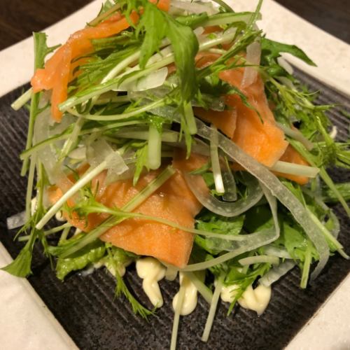 Crispy smoked salmon and mizuna salad