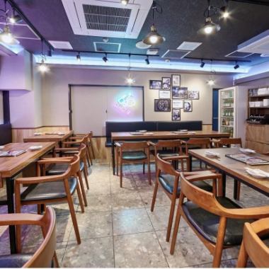 来自韩国的店主在市谷开设了他的第二家餐厅，热情地将正宗韩国料理的温馨服务、空间和美食传播到日本！以合理的价格享受美味的正宗韩国料理。店内在新店独有的干净空间中营造出正宗韩国的时尚氛围。请在播放韩国BGM的商店充分享受韩国♪