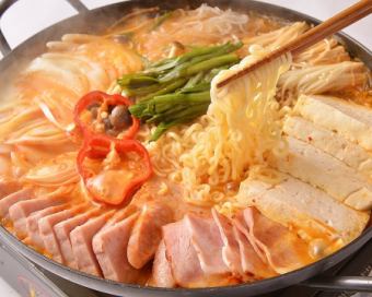 [Hot pot course] 2 hours of all-you-can-drink included ◎ 7 dishes including Budae jjigae and stir-fried bulgogi → 4,500 yen (tax included)