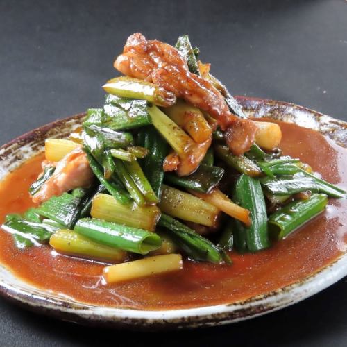 Stir-fried seseri and Kujo green onion with black pepper