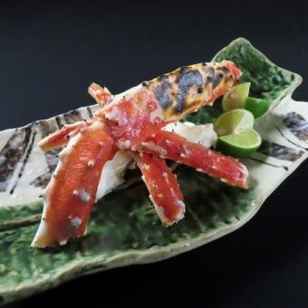 Charcoal-grilled king crab, tempura, and steamed steamer each