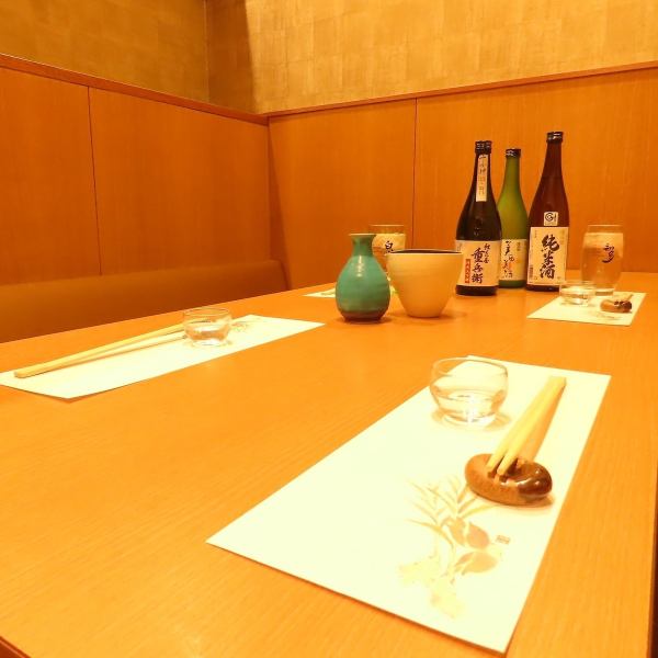 [Completely private room / OK for 3 to 6 people] We have private rooms that can accommodate 3 to 6 people.We offer four types of seasonal courses that can be enjoyed in a calm atmosphere: 5,500 yen, 7,700 yen, 9,900 yen, and 12,000 yen.Our pricing makes it easy to use for company banquets and entertainment.Please take advantage of it.