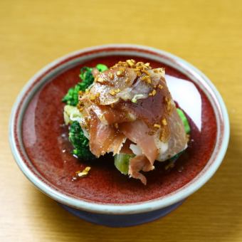 ブロッコリーと生ハムのアンチョビソース